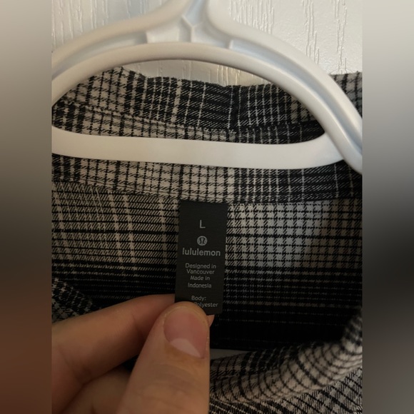 Men’s Lululemon Flannel Large - Picture 3 of 3